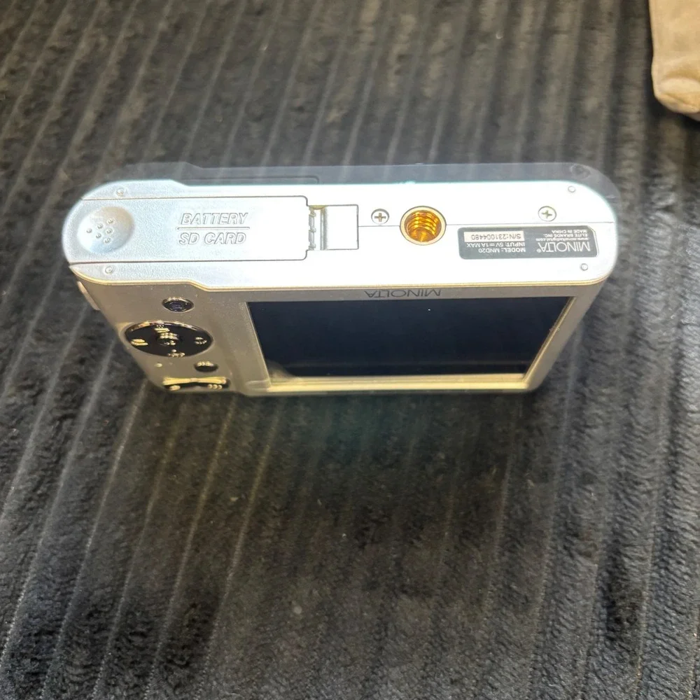 Minolta MND20 Digital Camera 44MP 2.7K Quad HD 16x Zoom Silver with Box & Pouch